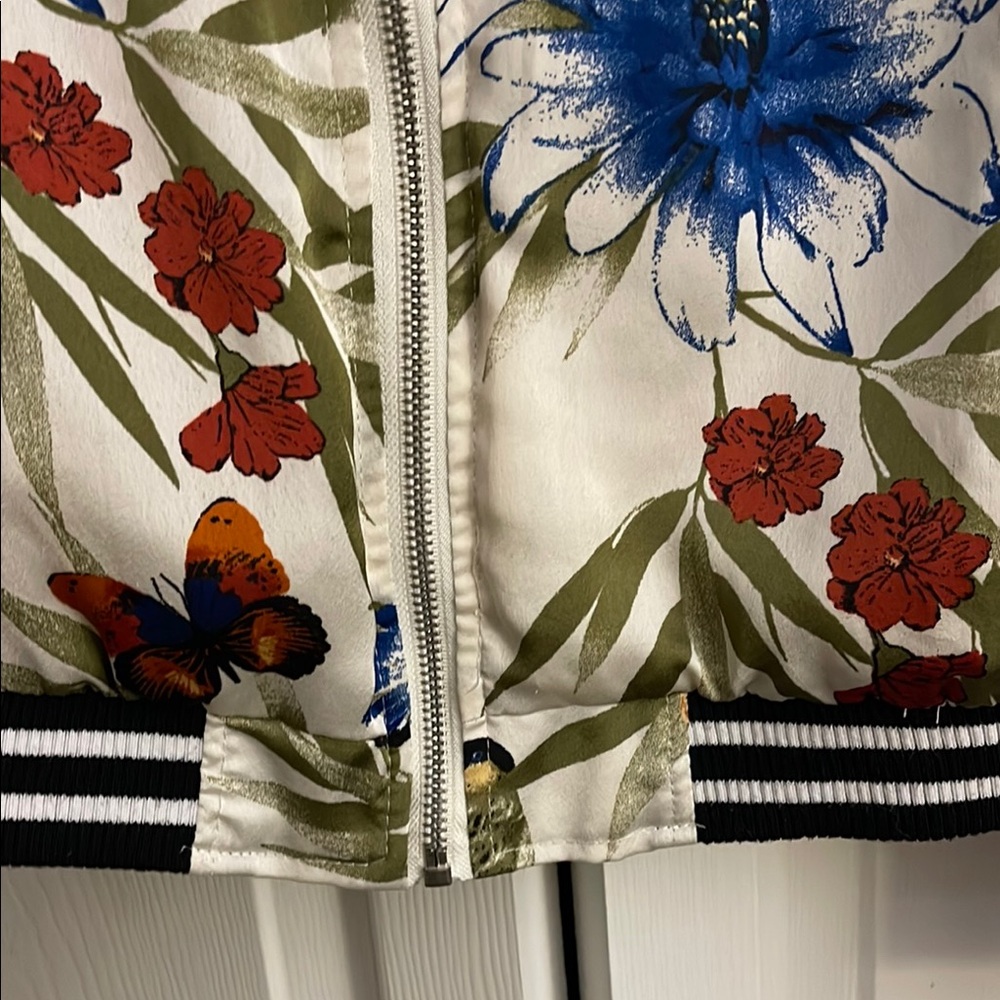 New Look Women's Floral Bomber Jacket - White and Multicolor - Picture 3 of 6